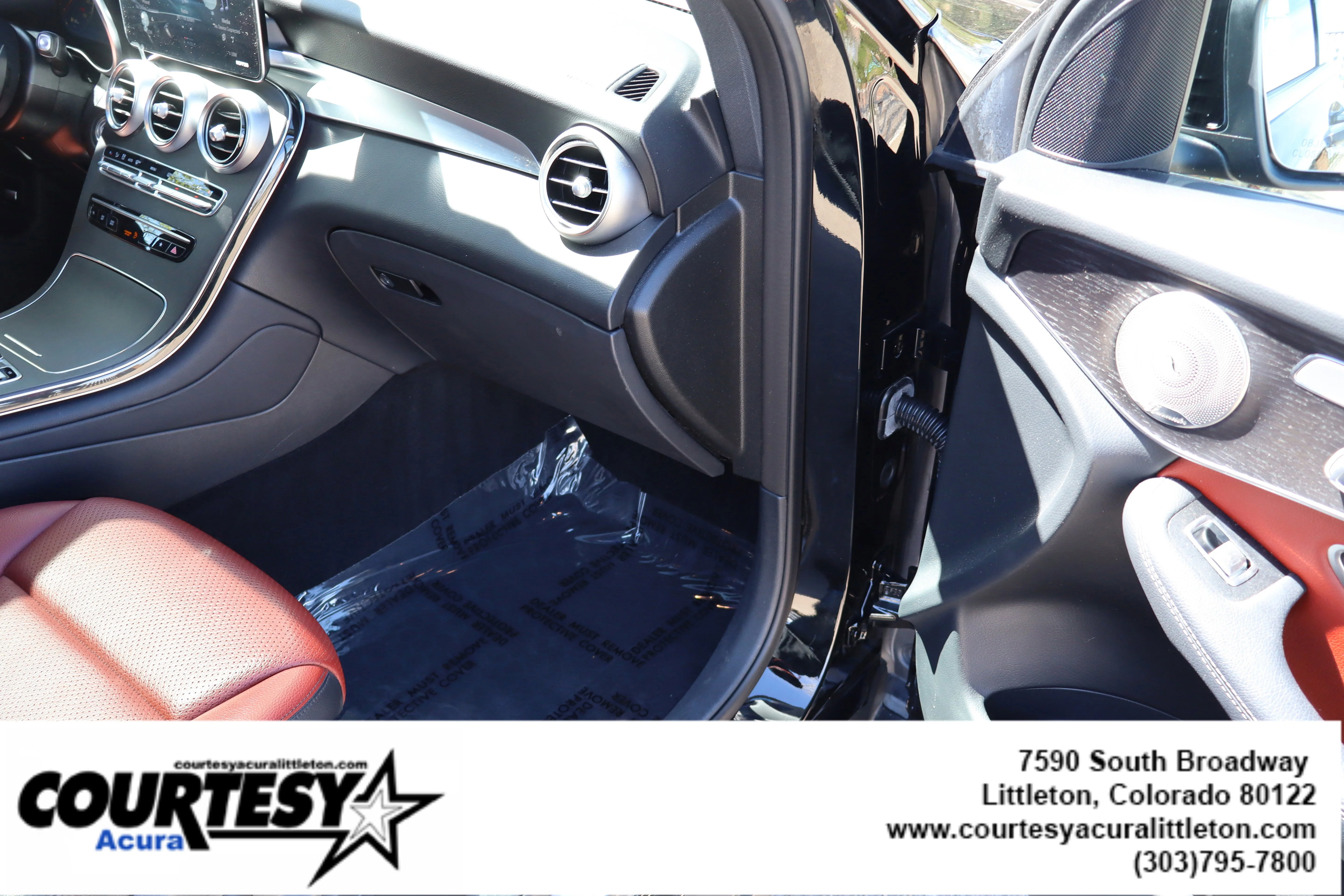Used 2021 Black Mercedes-Benz GLC 300 image 34