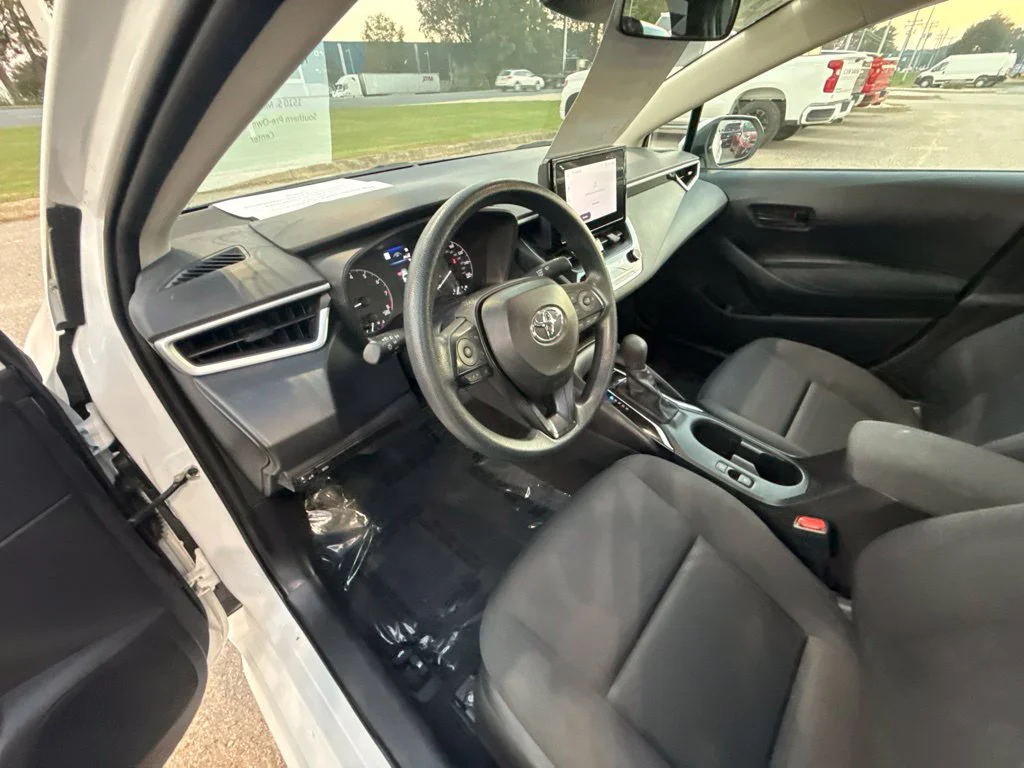 Used 2025 White Toyota LE image 13