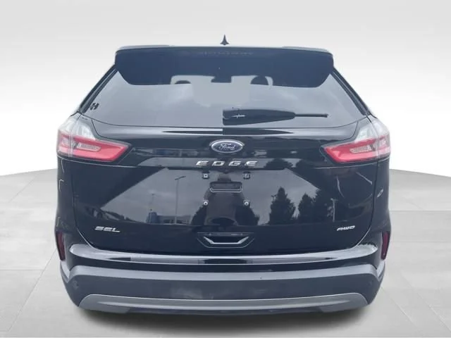 Used 2024 Black Ford SEL image 4
