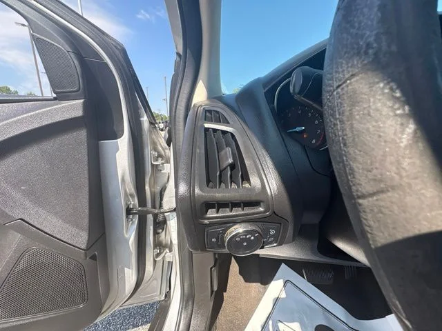 Used 2012 Silver Ford SE image 17