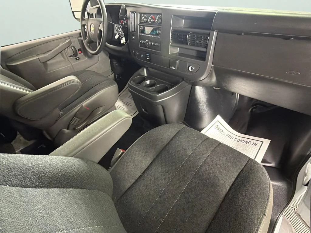 Used 2025 Summit White Chevrolet WT image 32