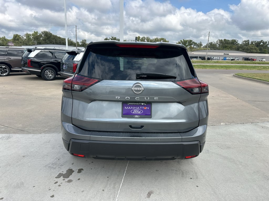 Used 2025 Gun Metallic Nissan SV image 14