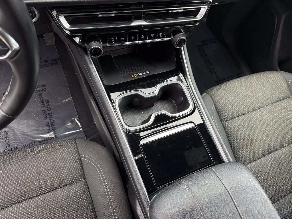 Used 2024 Summit White Chevrolet LT image 27