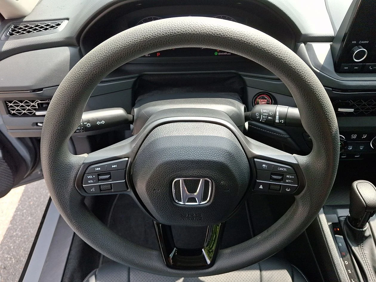 Used 2025  Honda SE image 19