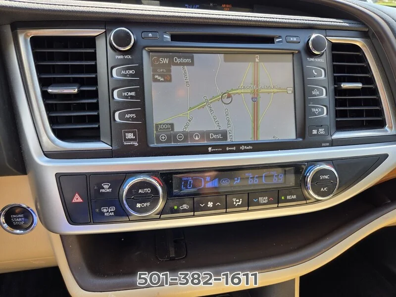 Used 2019 Blizzard Pearl TOYOTA LIMITED V6 FWD image 29