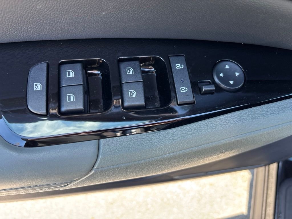 Used 2023 Black Kia X-Line image 25