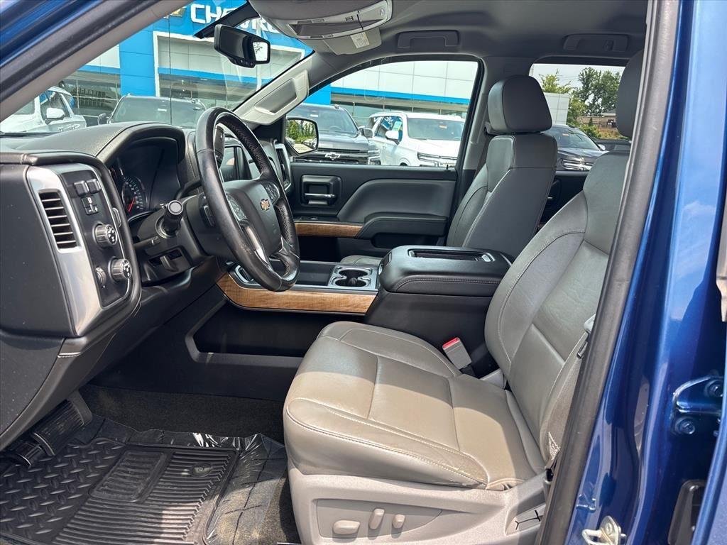 Used 2016 DEEP OCEAN BLUE METALLIC Chevrolet LTZ image 21