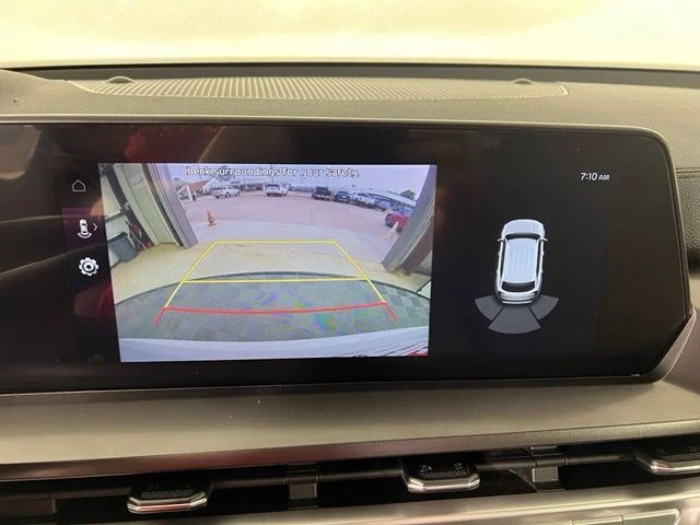 Used 2023 White Kia S image 22