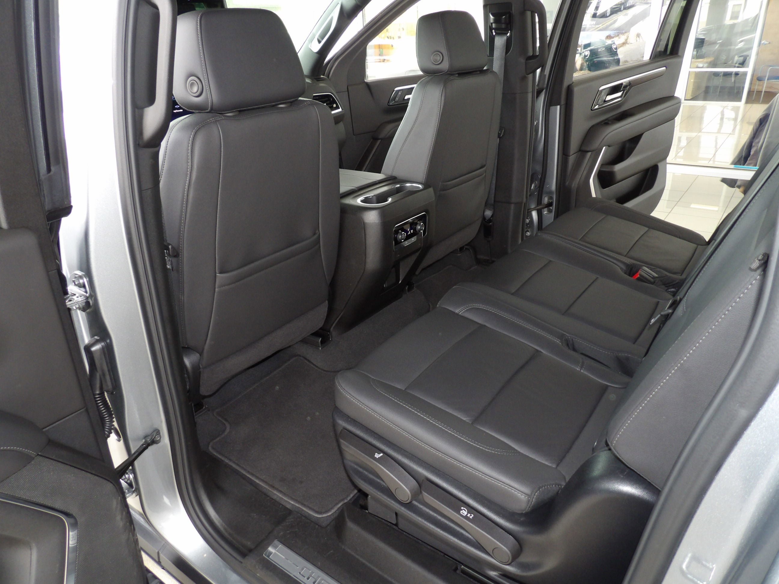 2025 Chevrolet Suburban Z71 - Photo 20