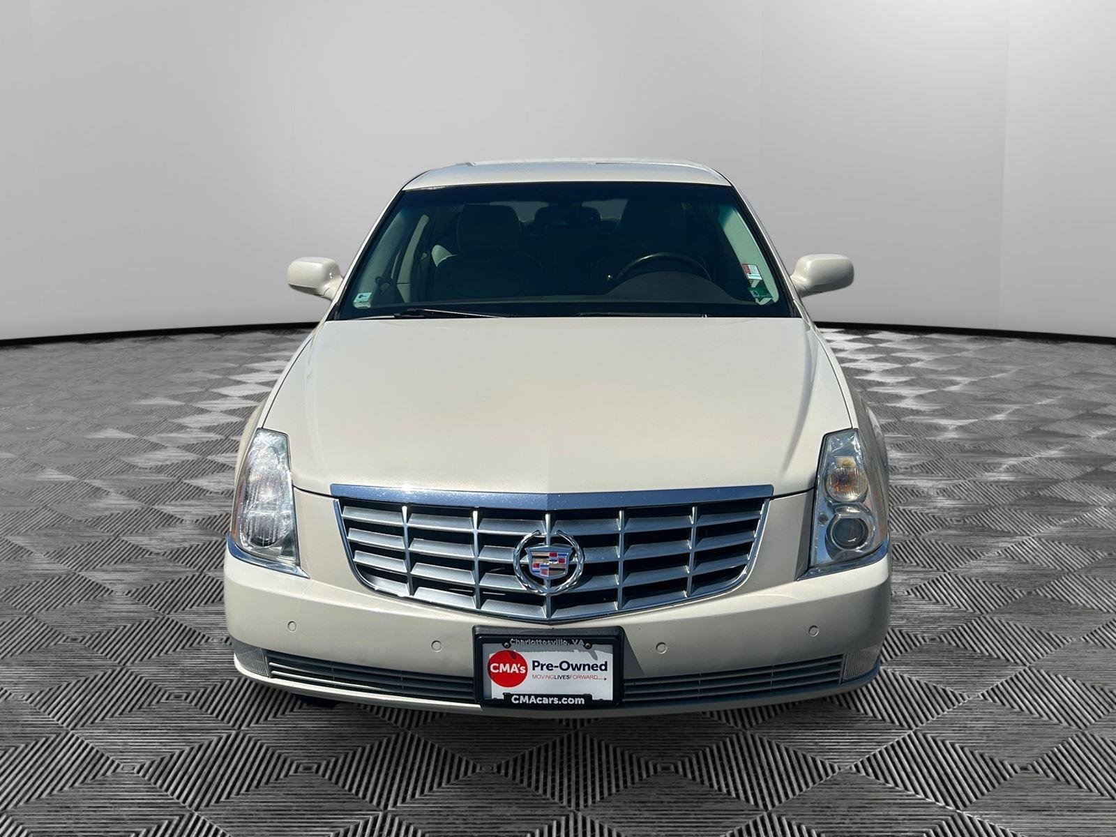 Used 2010 Vanilla Latte Cadillac w/1SA image 8