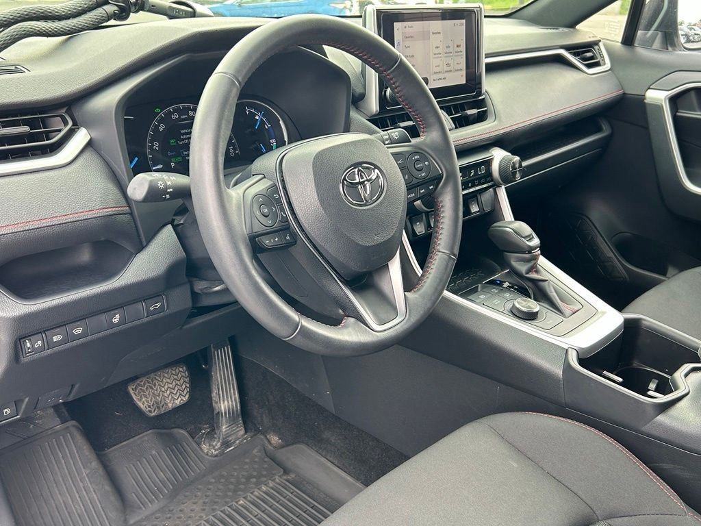 Used 2023 Ice Toyota SE image 19