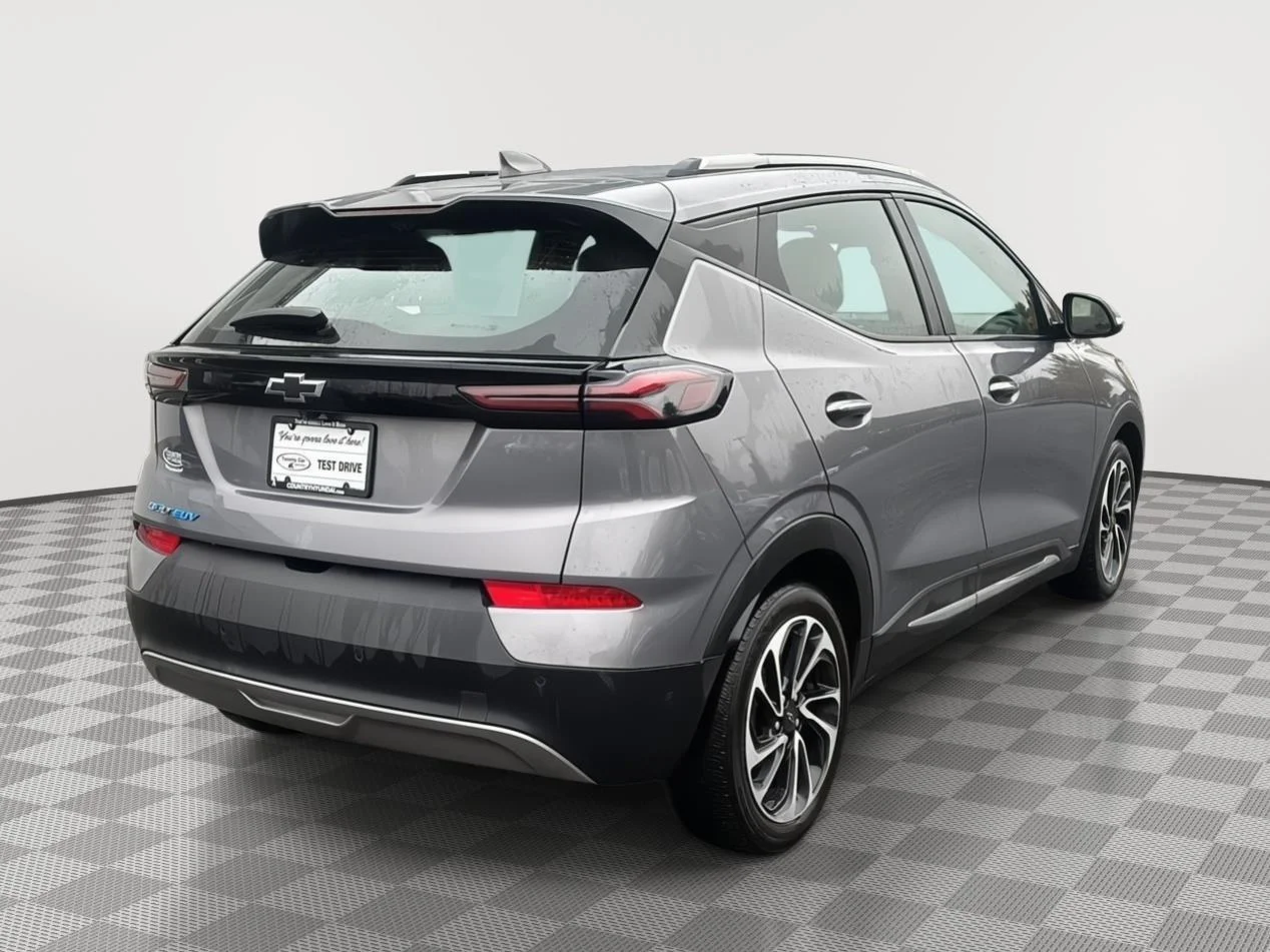 Used 2022 Gray Ghost Metallic Chevrolet Premier image 5