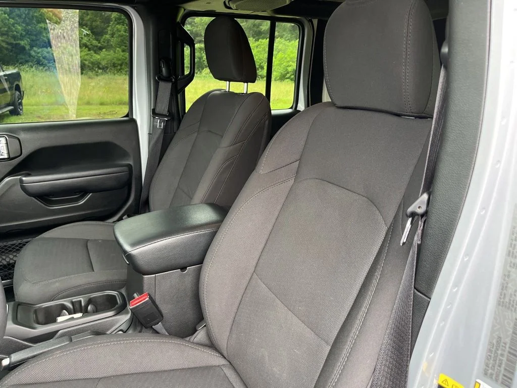 Used 2023 Silver Jeep Altitude image 12