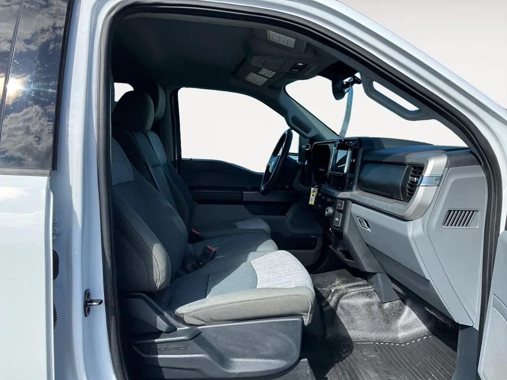 Used 2023 Oxford White Ford XLT image 10