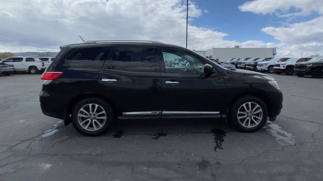 Used 2016 Black Nissan SL image 9