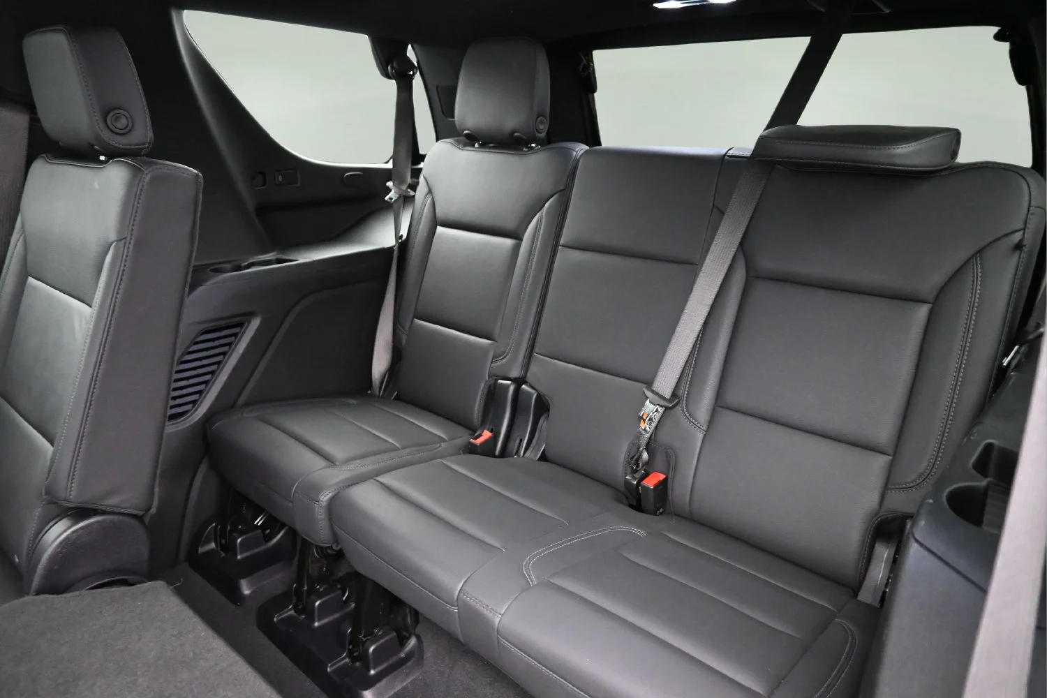 Used 2025 Summit White Chevrolet LT image 15