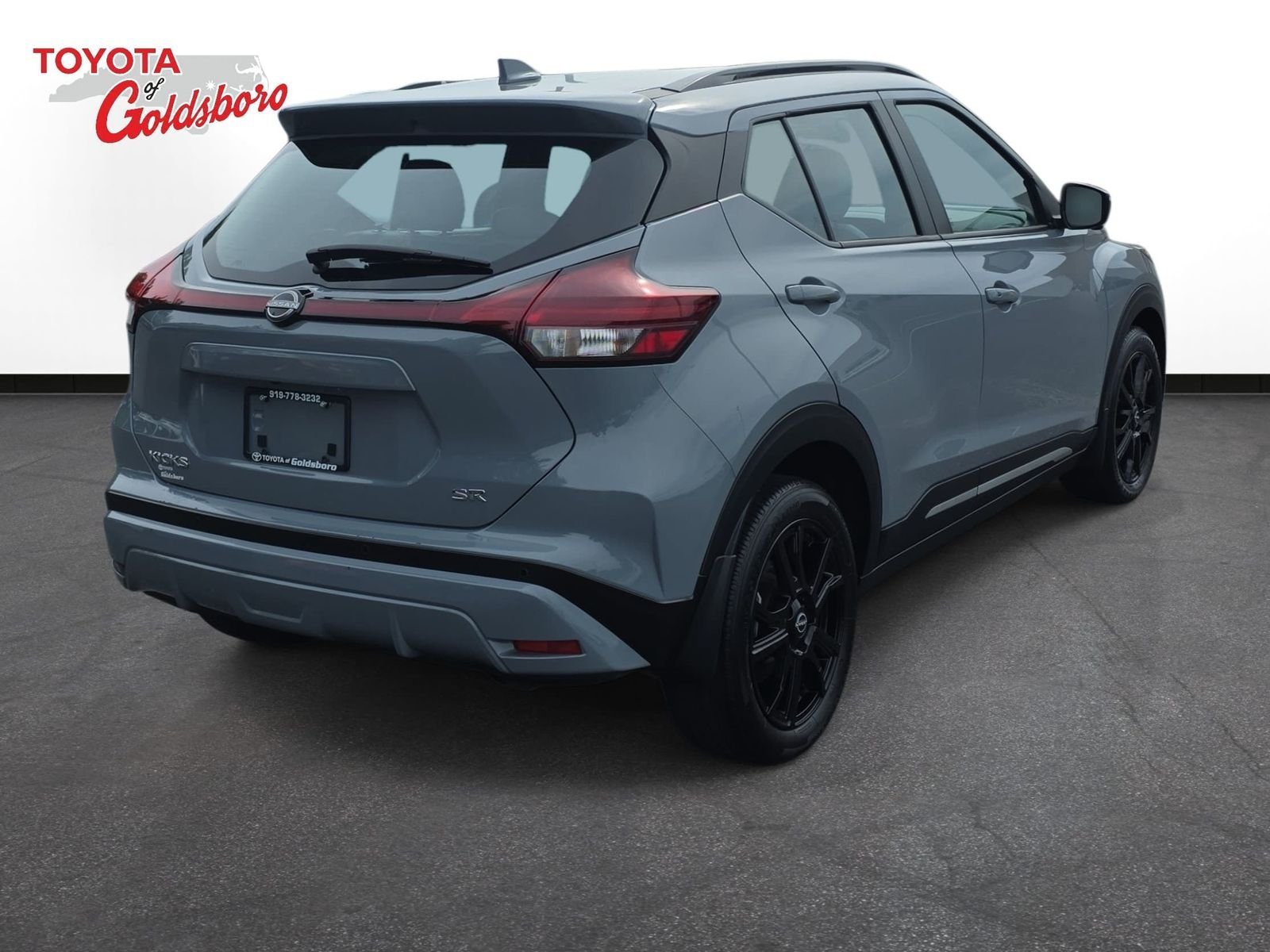 Used 2024 Gray Nissan SR image 5