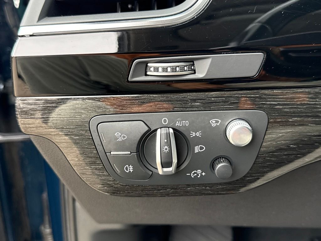 Used 2019 Galaxy Blue Metallic Audi 55 Prestige image 24