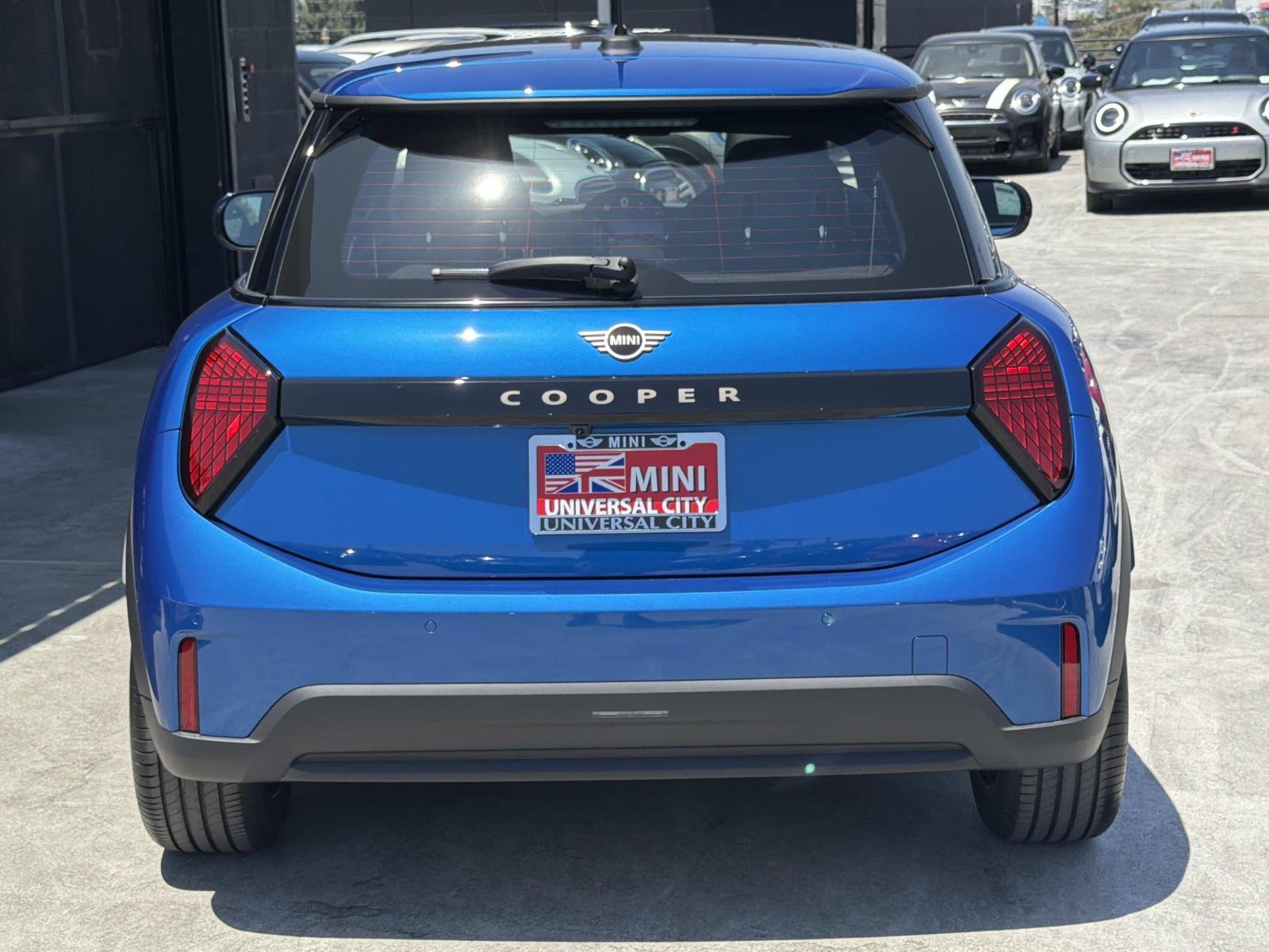 New 2026 0C6L Icy Sunshine Blue Metallic MINI Signature Plus image 5