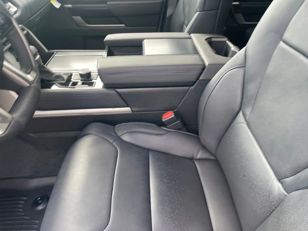 2026 Toyota Sequoia Platinum - Photo 18
