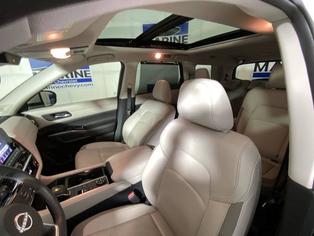 Used 2024 White Nissan SL image 24