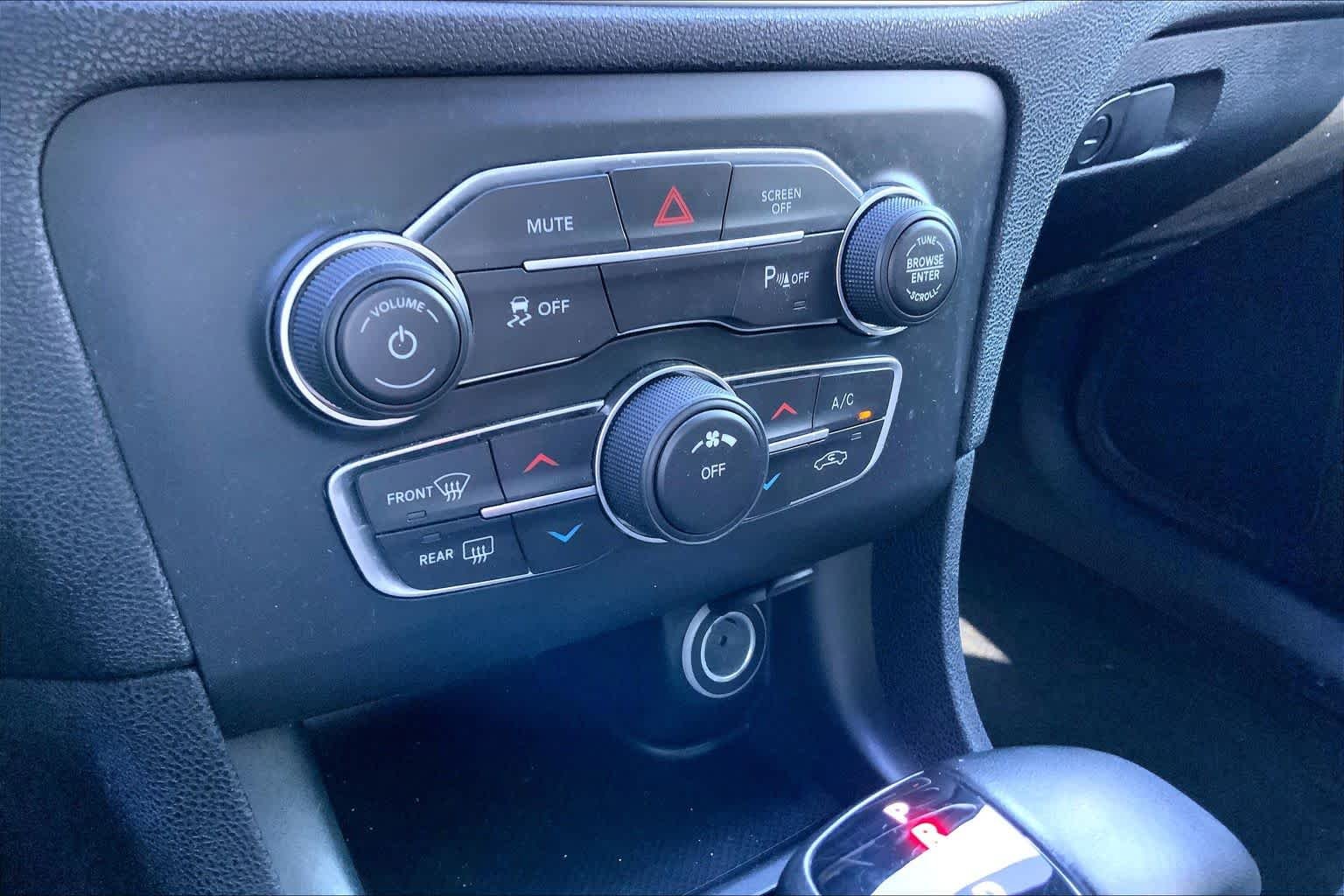 Used 2021 F8 Green Dodge SXT image 32