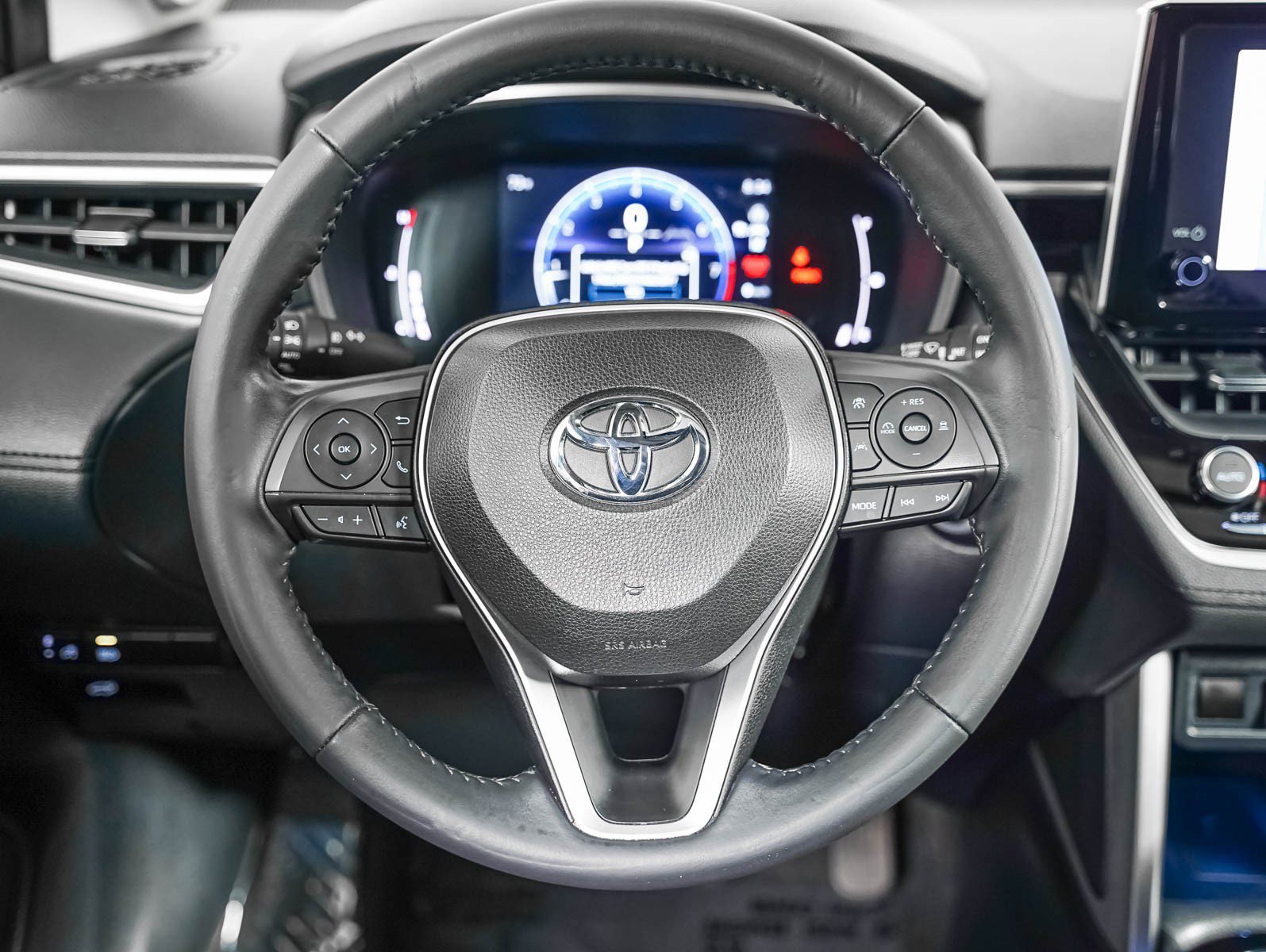 Used 2023 Wind Chill Pear Toyota XLE 2WD image 15