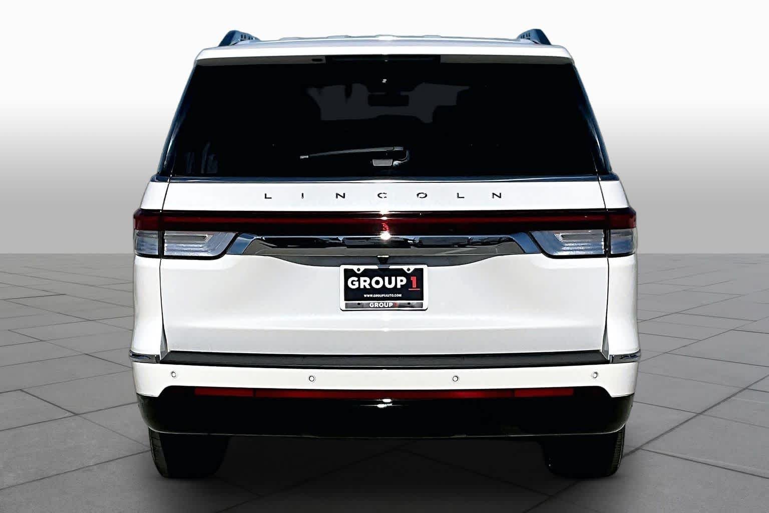 Used 2023 Pristine White Lincoln Reserve image 4