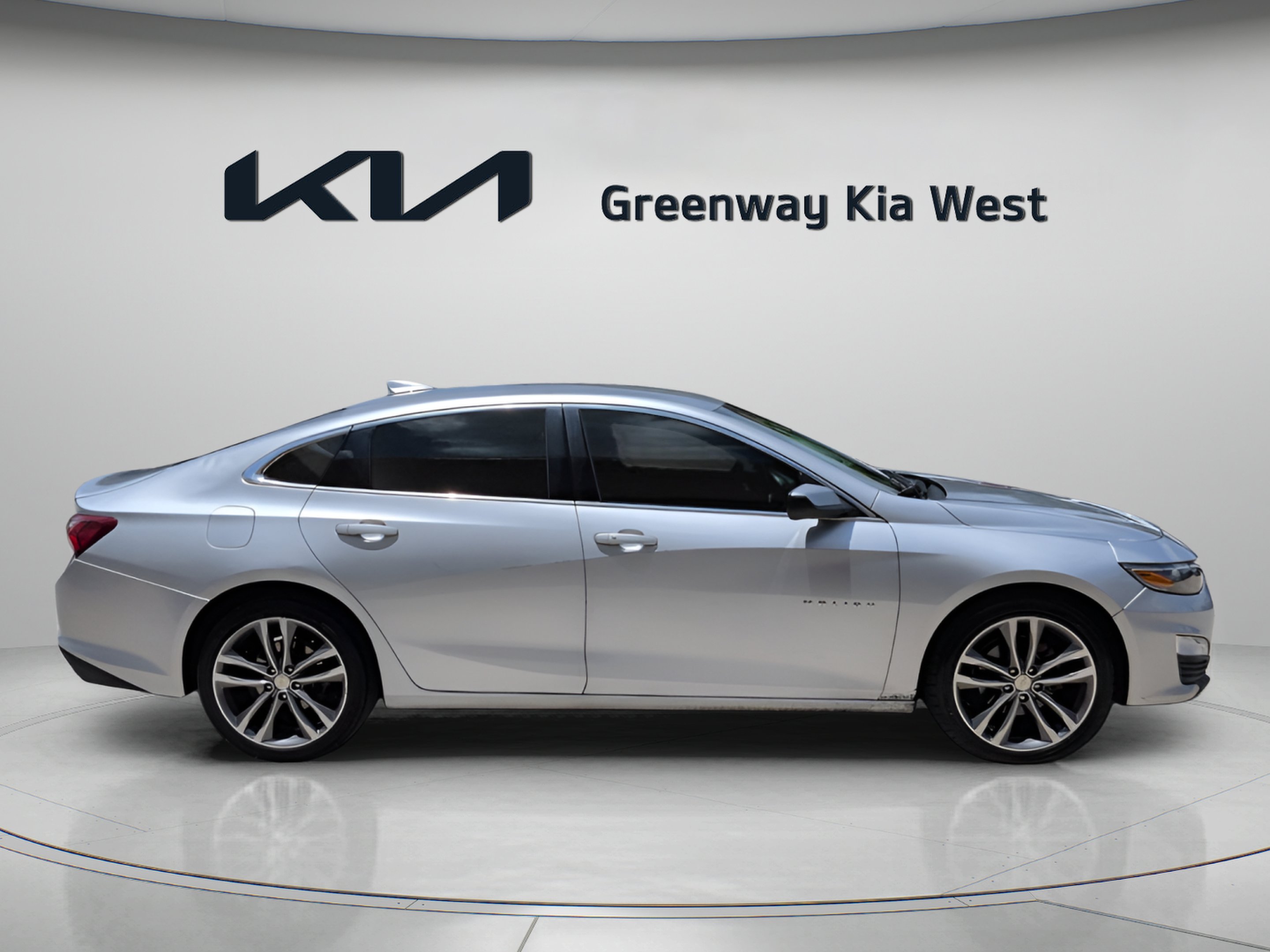 Used 2021 Silver Ice Metallic Chevrolet LT image 9