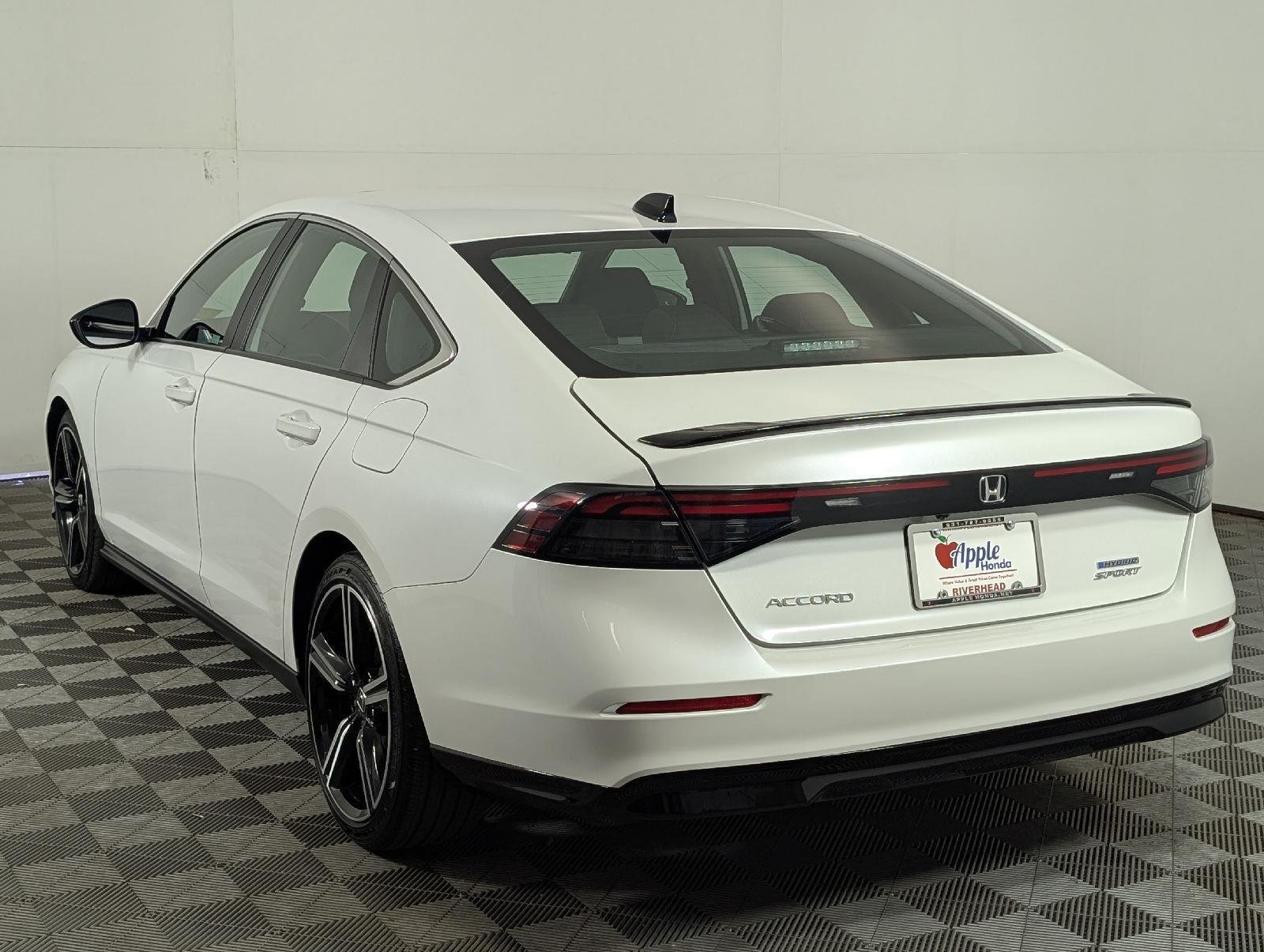 Used 2024 Platinum White Pearl Honda Sport image 4