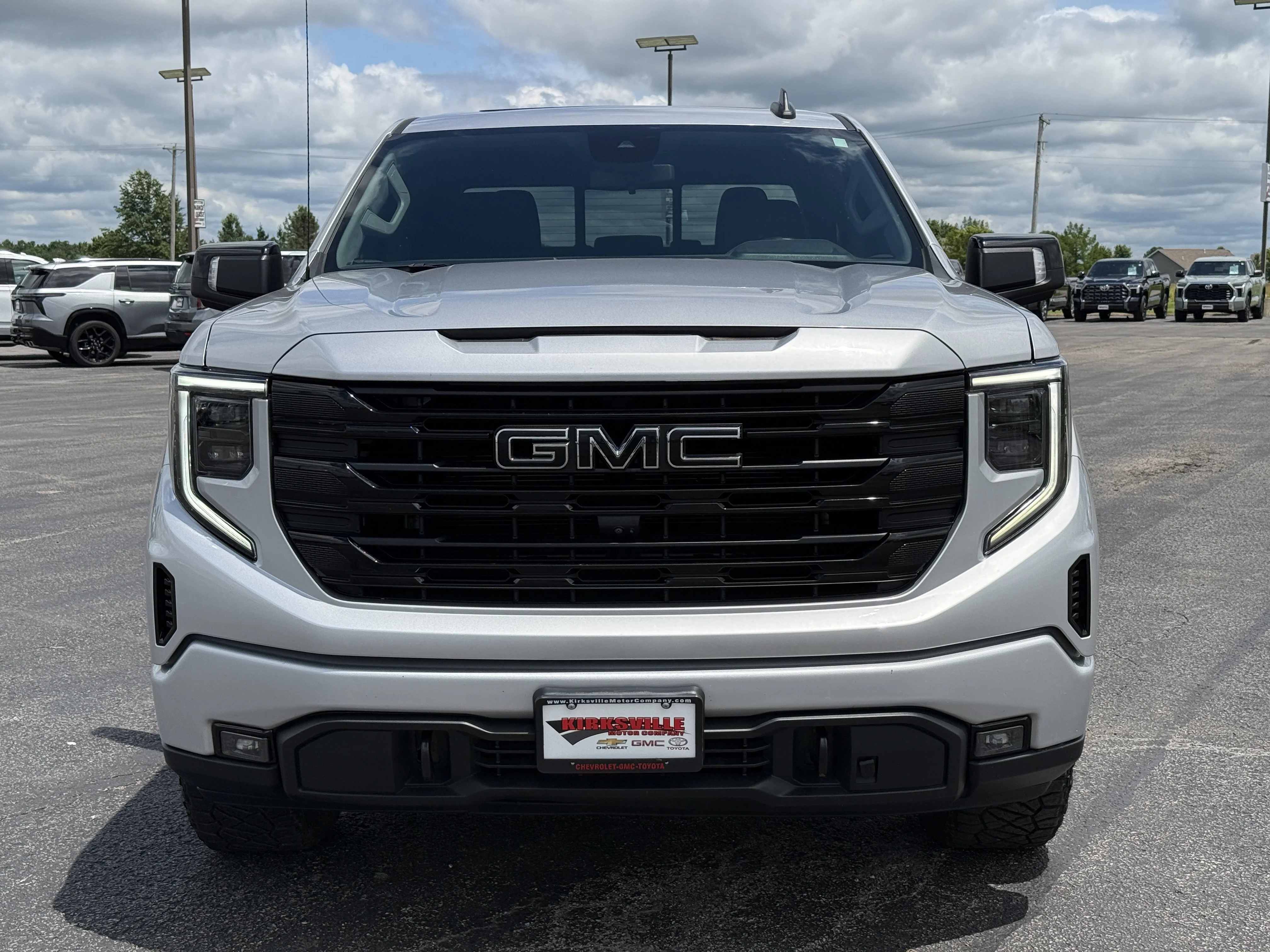 Certified Used 2022 Quicksilver Metallic GMC Elevation image 12