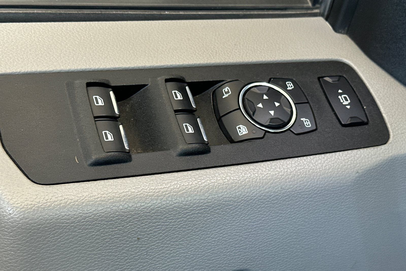 Used 2019 White Ford XLT image 11