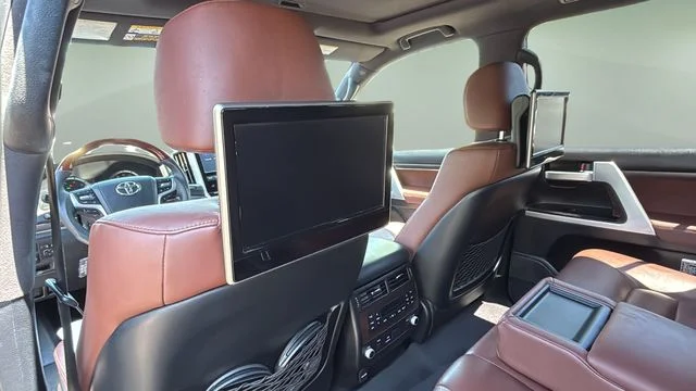 Used 2017 Black Toyota Base image 39