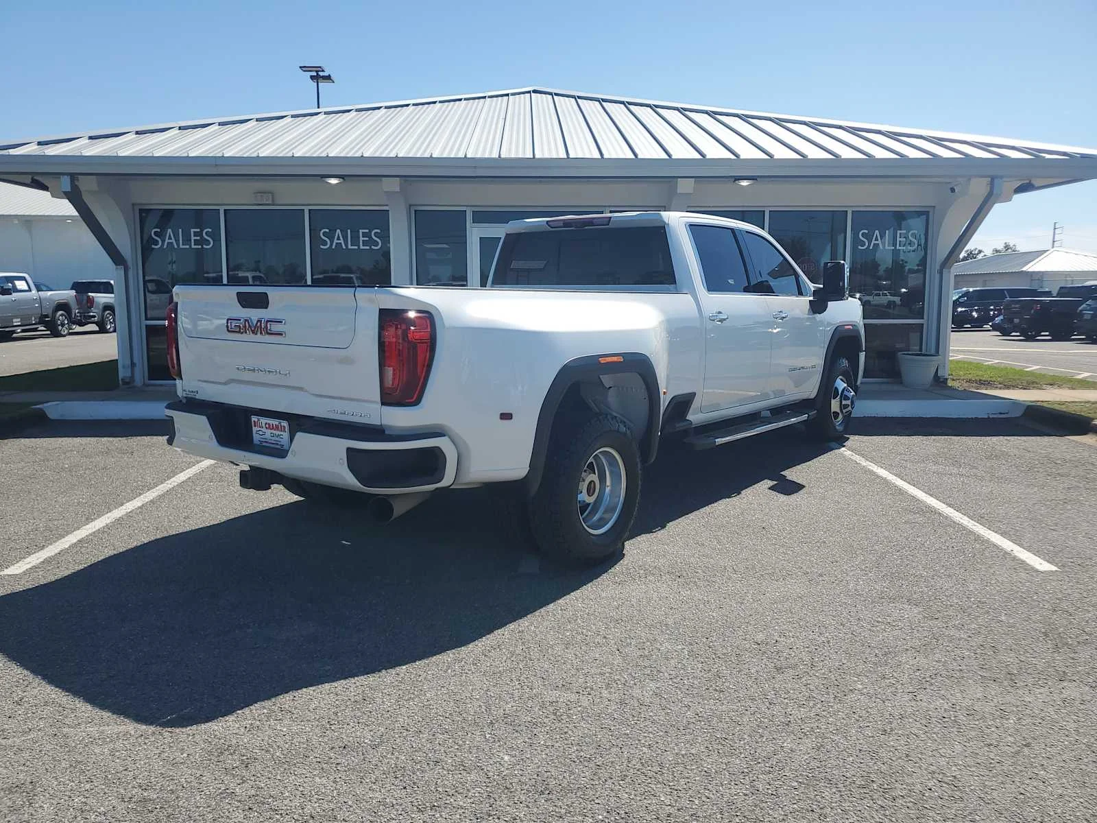 Used 2022 WHITE FROST TRICOAT GMC Denali image 9