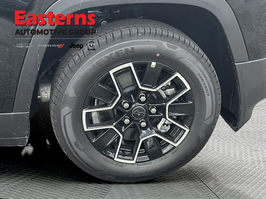 New 2026 Diamond Black Crystal Pearl-Coat Exterior Paint Jeep Base image 21