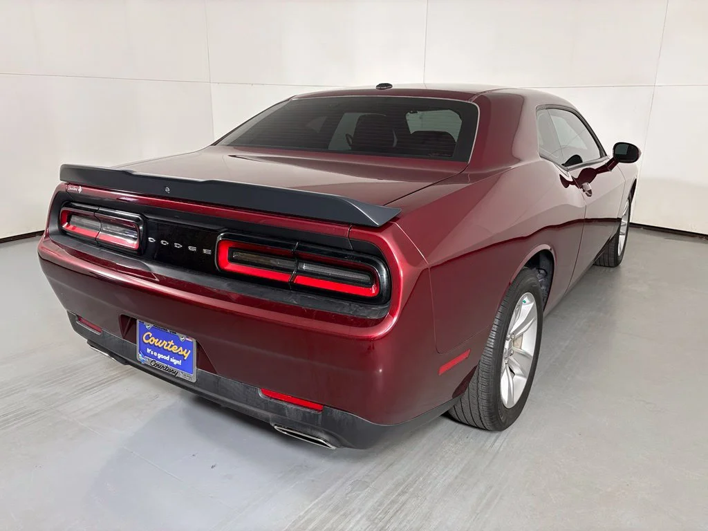 Used 2023 Red Dodge SXT image 8