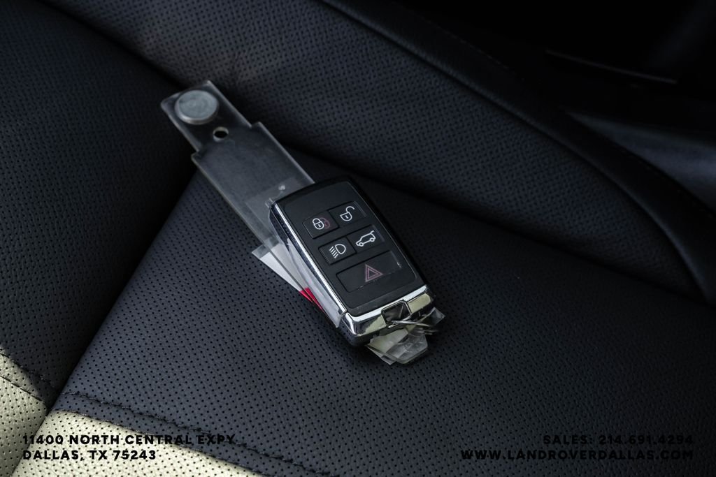 Used 2026 White Land Rover Dynamic SE image 64