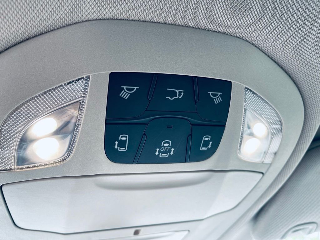 Used 2021 Silver Chrysler LXI image 19