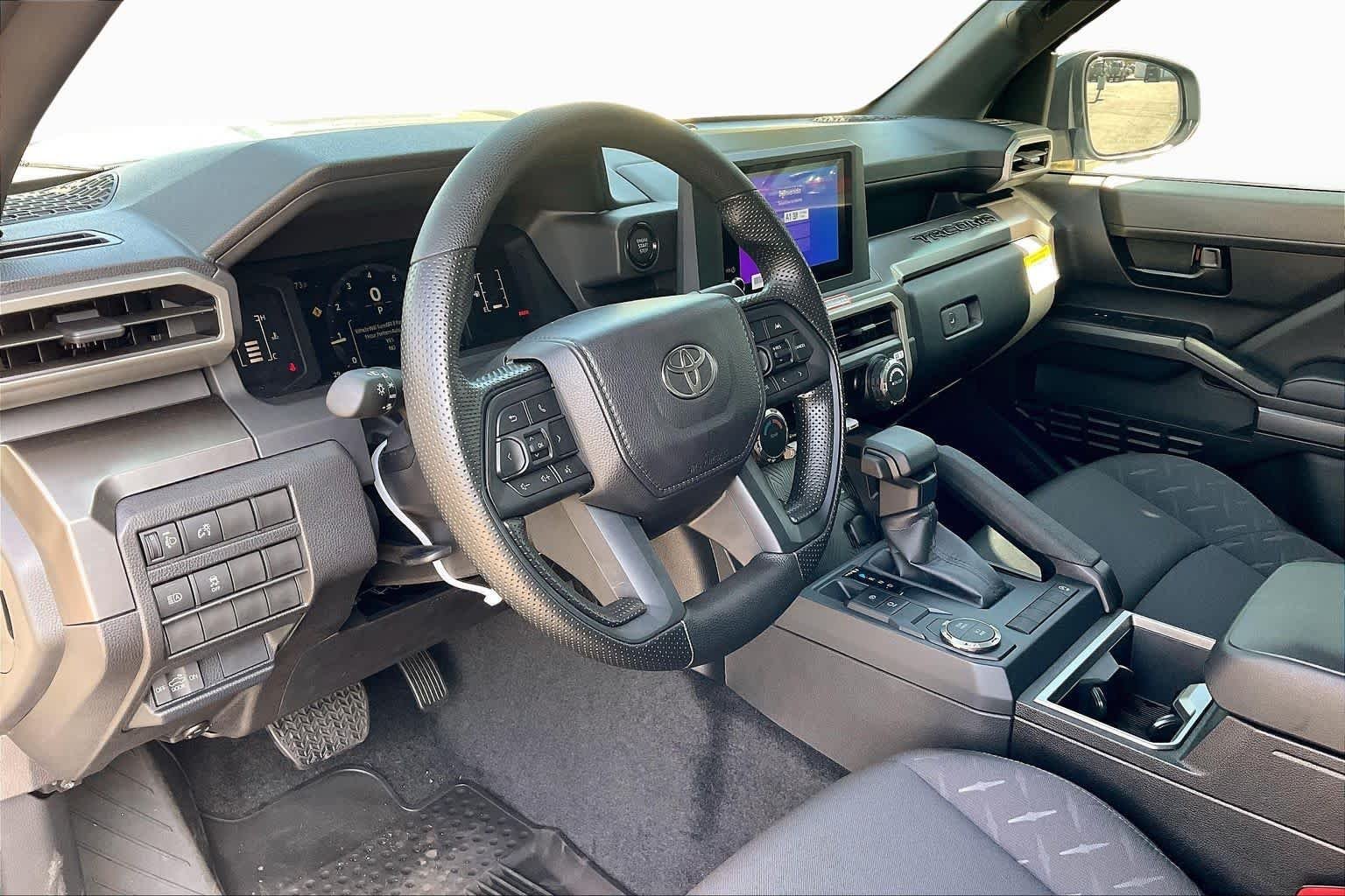 2025 Toyota Tacoma SR5 - Photo 8