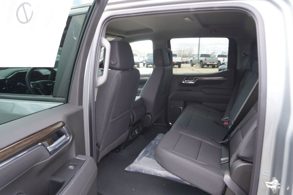 2025 Chevrolet Silverado 1500 LT - Photo 11