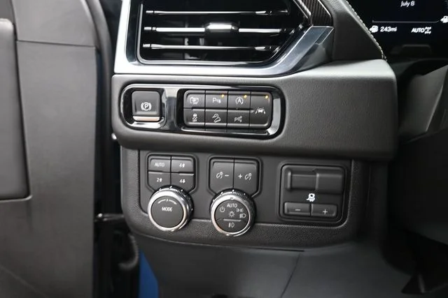 Used 2026 Blue GMC Elevation image 19