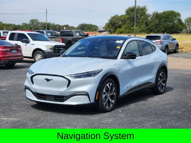 Used 2023 Space White Metallic Ford Premium image 3