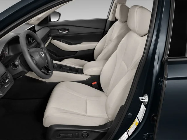 Used 2025 Platinum White Pearl Honda SE image 10