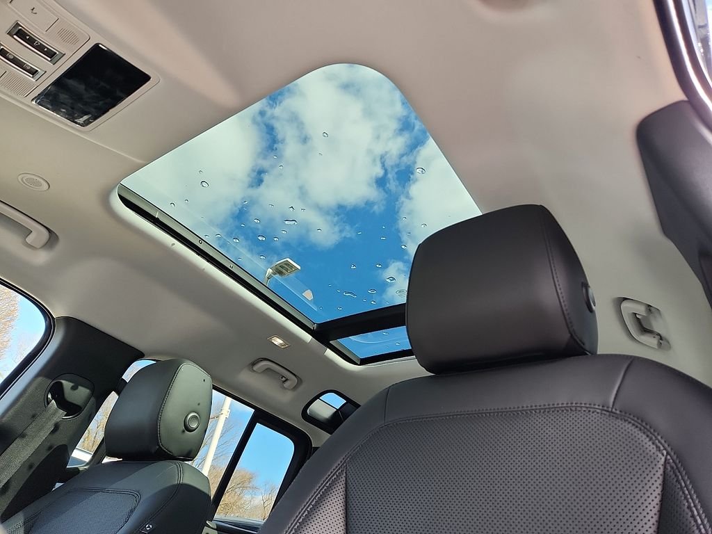 2025 Land Rover Defender S - Photo 14