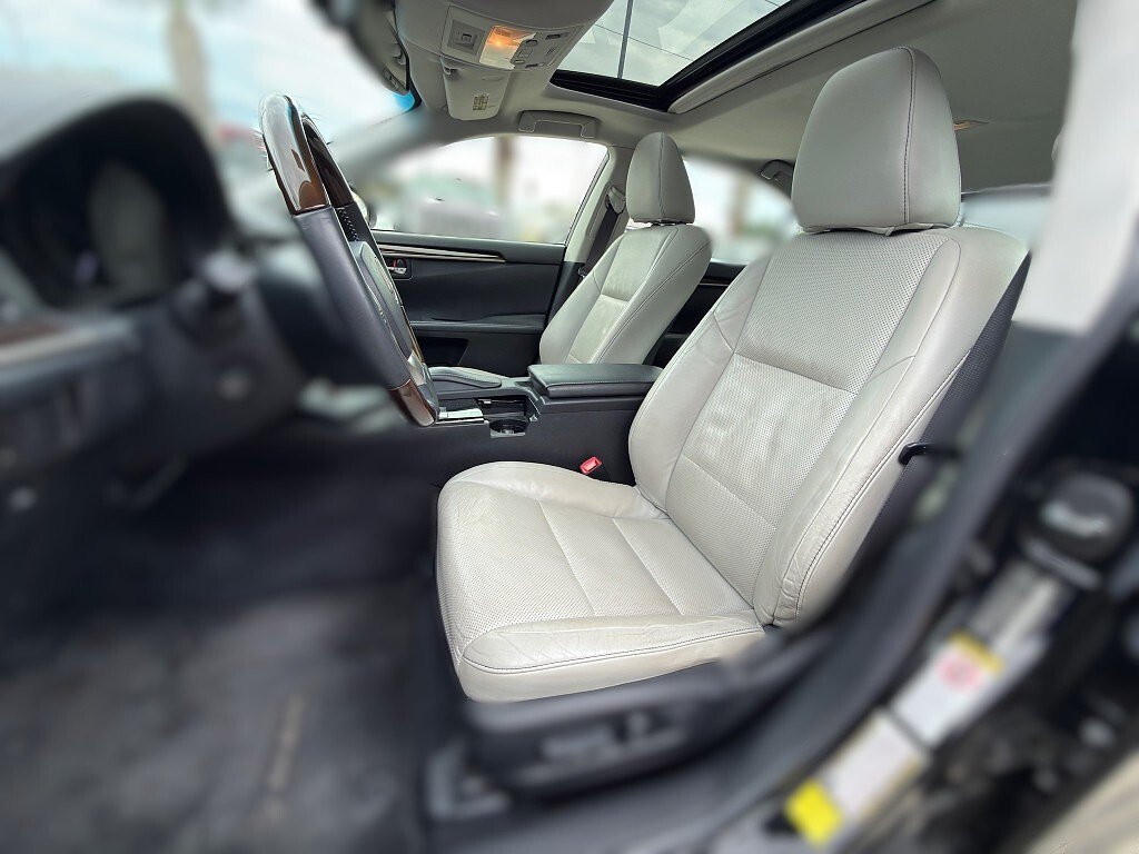 Used 2013 Obsidian Lexus Base image 8