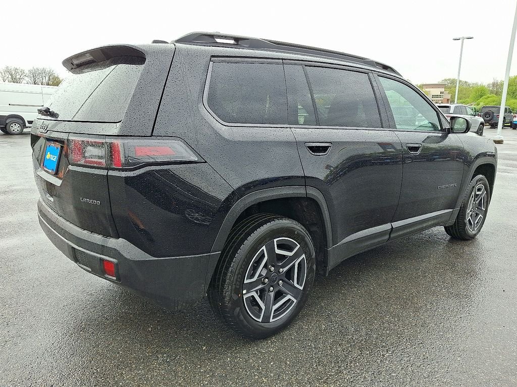 New 2026 Diamond Black Crystal Pearl-Coat Exterior Paint Jeep Laredo image 4