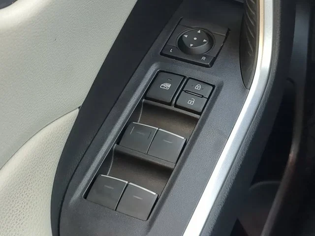 Certified Used 2023  Toyota XLE Premium image 28
