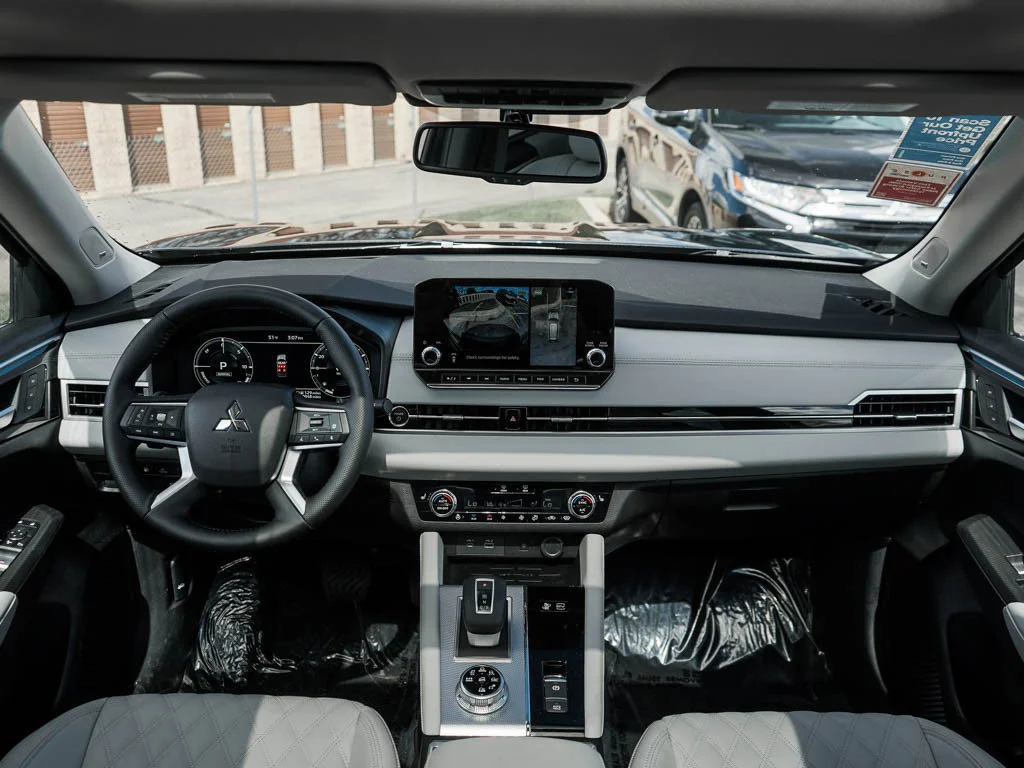 2025 Mitsubishi Outlander Plug-in Hybrid Platinum Edition - Photo 13