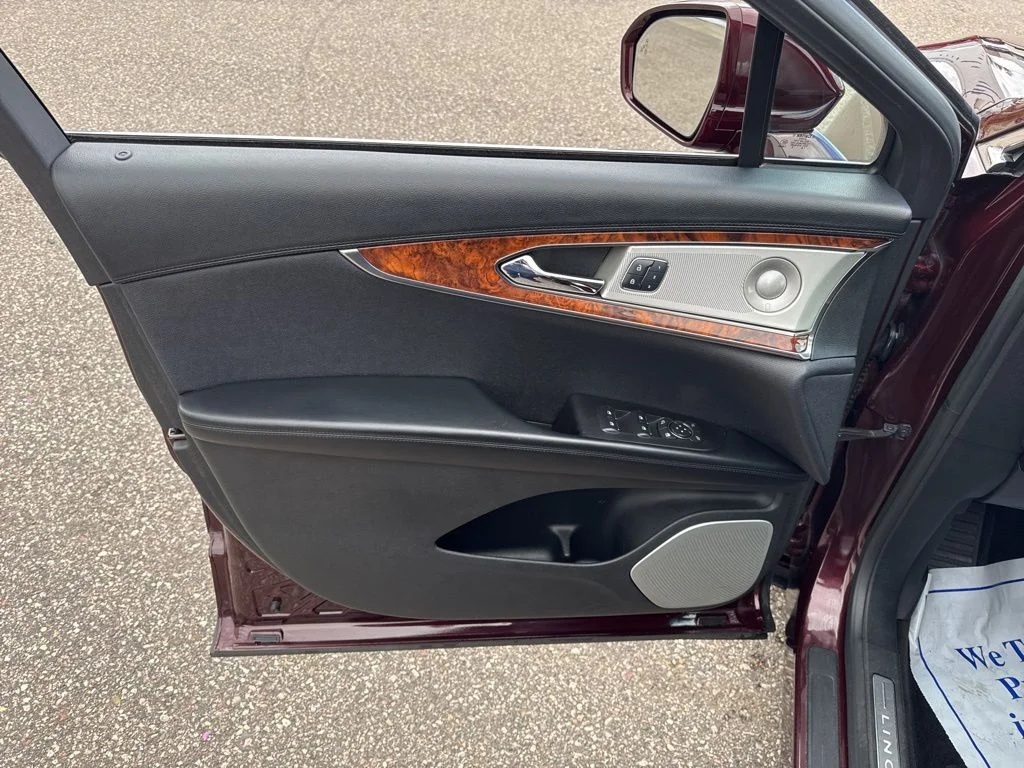 Used 2018 Burgundy Velvet Metallic Tinted Clearcoat Lincoln Reserve image 16