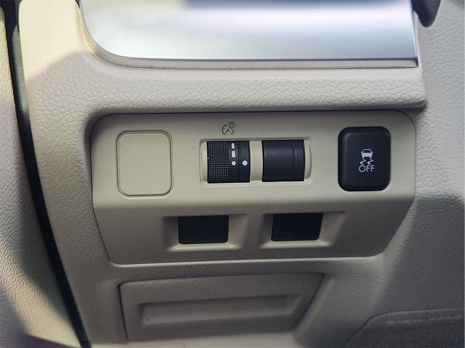 Used 2015  Subaru Limited image 18